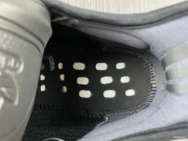 Boost 350 HQ4540 Onyx V2 Yeezy Adidas 0613
